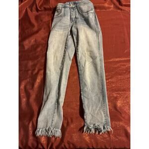 Cena Convijean Light Wash Jeans Frayed Ankles Size 4